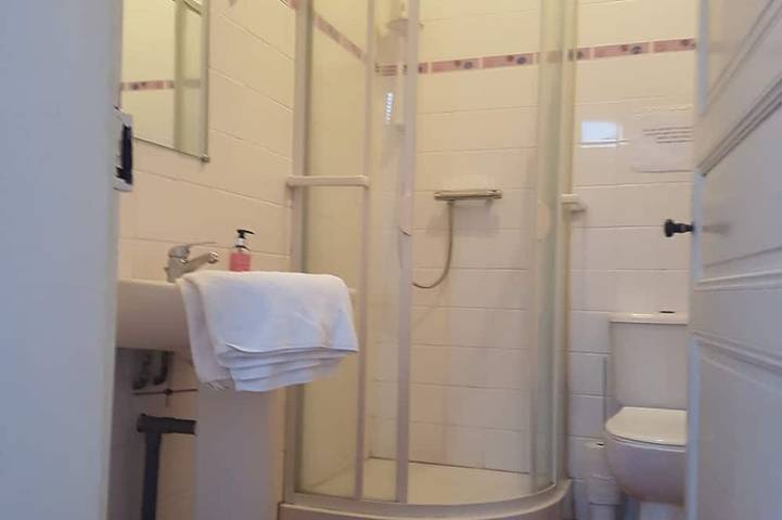 Location de vacances pour 5 personnes, avec piscine ainsi que jardin et terrasse à Dœuil-sur-le-Mignon - 4