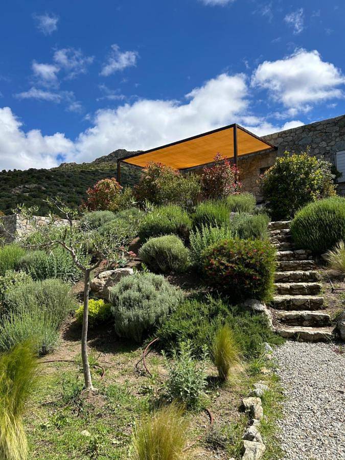 Gîte pour 6 personnes, avec piscine ainsi que vue et jardin à Lama - 3