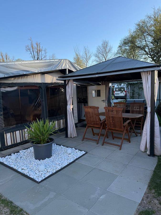 Camping pour 4 personnes, avec Terrasse