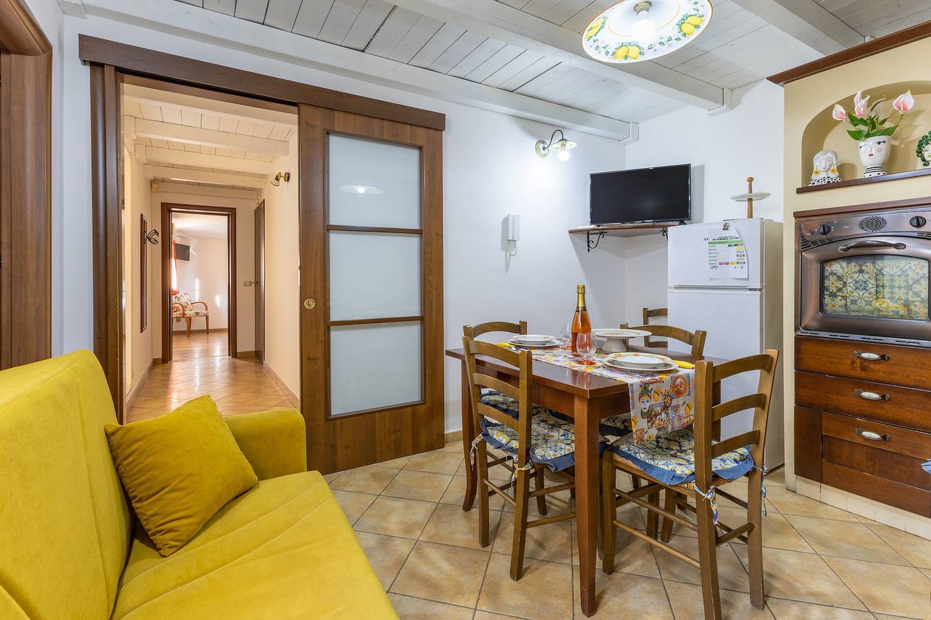 Appartamento intero, Casa Carolina con Terrazza Privata, Wi-Fi e Aria Condizionata in Pozzallo, Provincia di Ragusa
