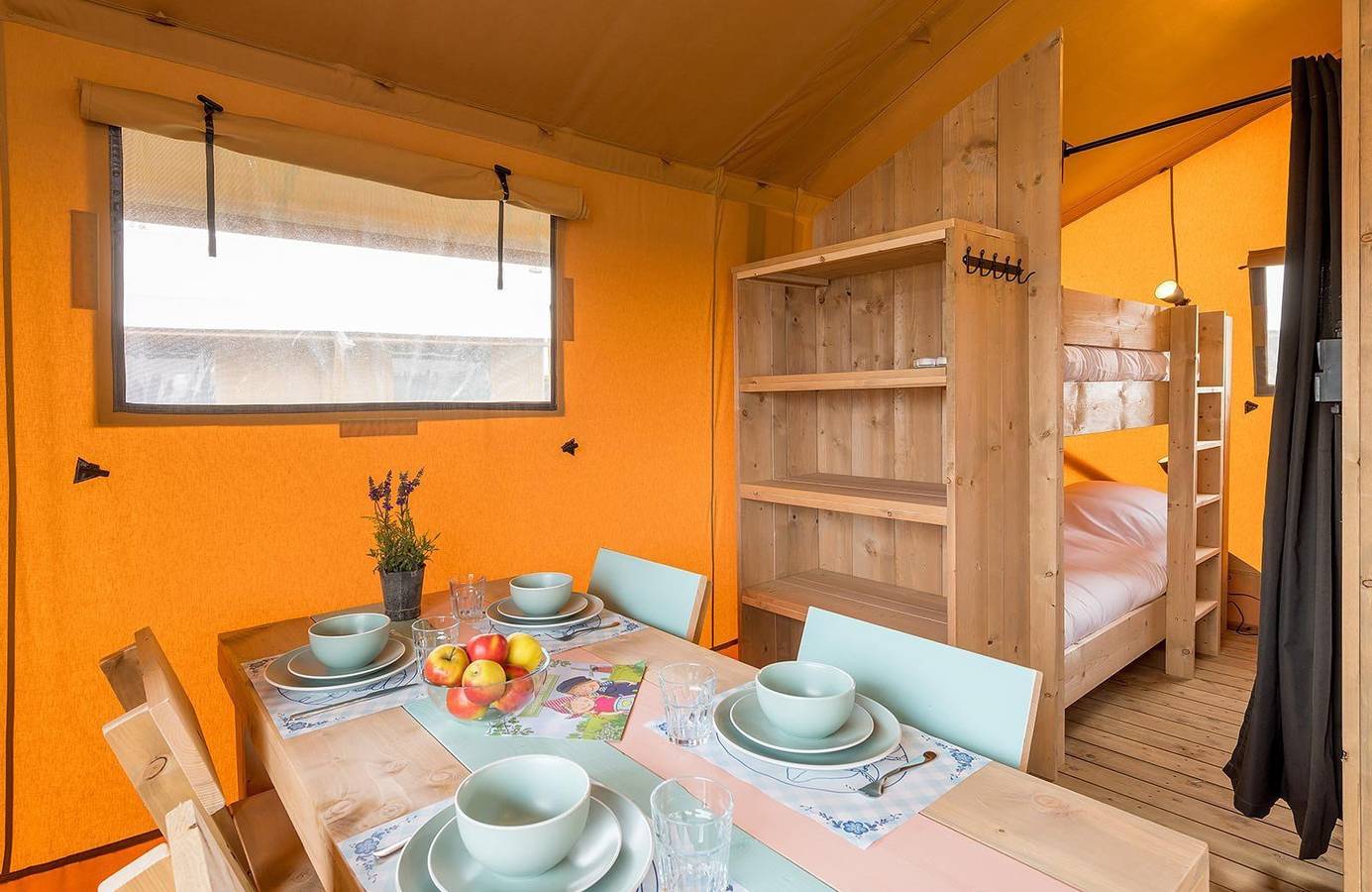 Zelt für 4 Personen mit Balkon/Terrasse in Groene Hart