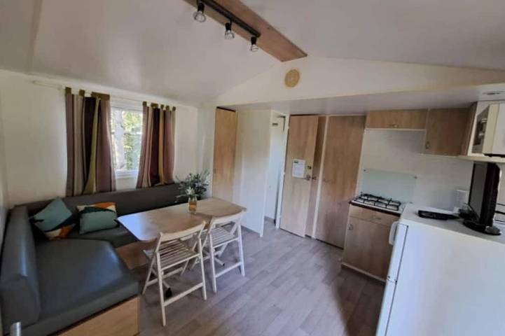 ZEcamping 3 étoiles pataugeoire mobil-home TV BBQ 40m2 6 pers in Saint-Céré, Lot