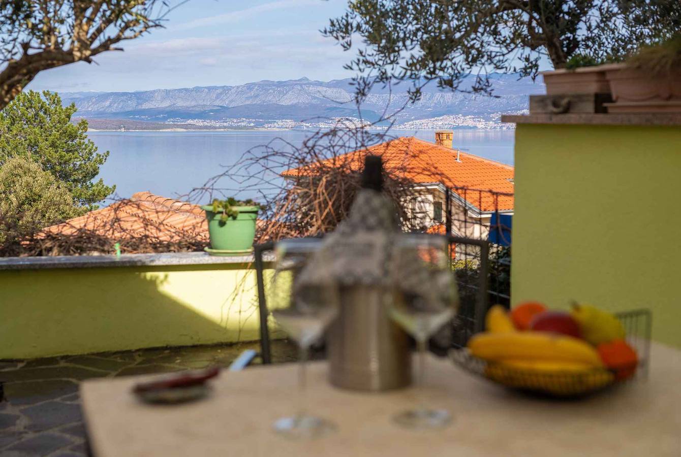 Cijeli apartman za odmor, Holiday apartment near the beach and with air conditioning  in Vajavina, Vrbnik