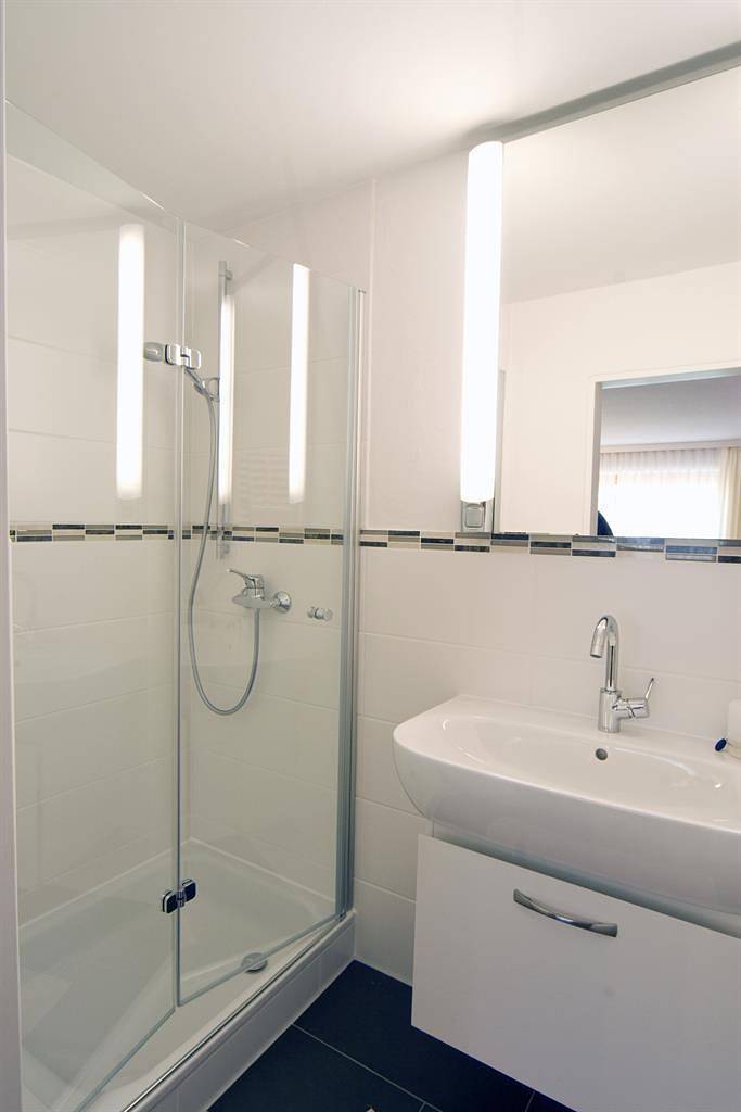 Geheel vakantieappartement, App/Wohn-Schlafraum/Dusche, Wc, "Schwalbennest" in Riezlern, Mittelberg