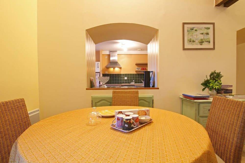 Casa acogedora con jardín privado, terraza y vistas al valle in Saint-Lô, Región de Saint-Lô