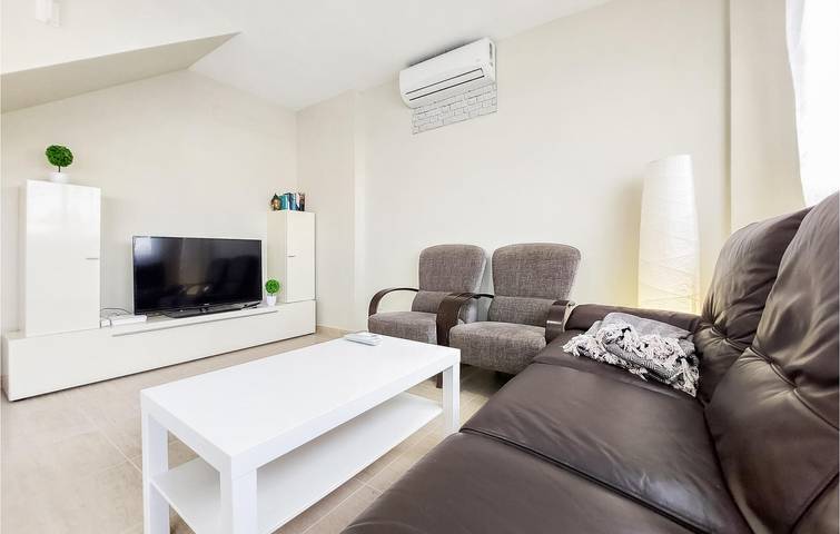 Apartamento vacacional entero, Acogedor alquiler de 90m² con aire acondicionado, aparcamiento, piscina, terraza y WiFi in Panoramica Golf (Vinaros), San Jorge
