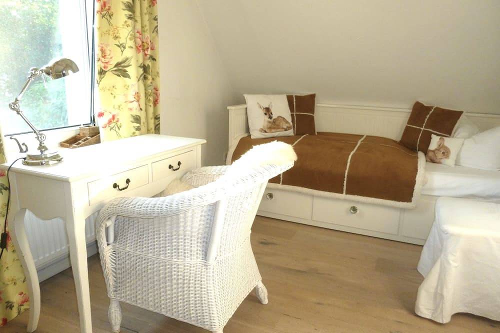 10 Minuten vom Strand, Reetdachhaus mit Spa: Sauna & Whirlpool in Wittenbeck, Rostock und Umgebung