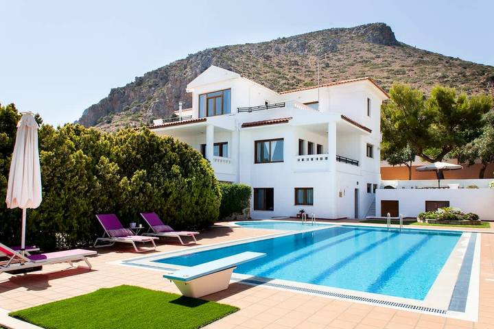 Villa pour 8 personnes, avec piscine et jardin, animaux acceptés