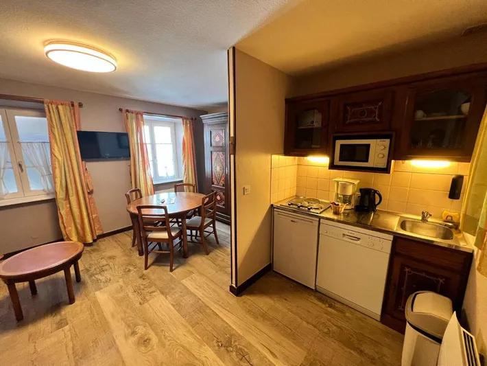 Hotel para 4 personas, con terraza y piscina además de jacuzzi y sauna - 1
