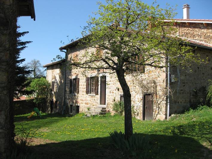 Gîte pour 9 personnes, avec jardin à Longessaigne