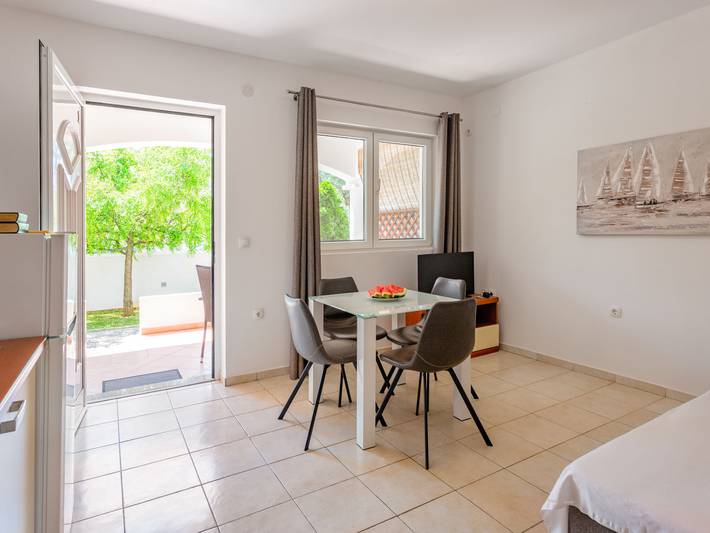 Ferienwohnung für 4 Personen, mit Terrasse und Garten in Sukosan - 4