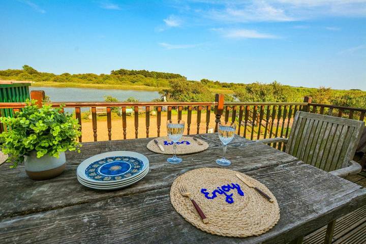 Beach house for 5 people, with terrace and garden as well as lake view in Norfolk