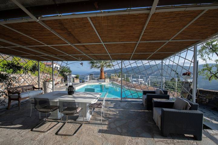 Villa Bellavista Evelyn e Giorgio' con vista mare, piscina e Wi-Fi in Pontedassio, Riviera di Ponente