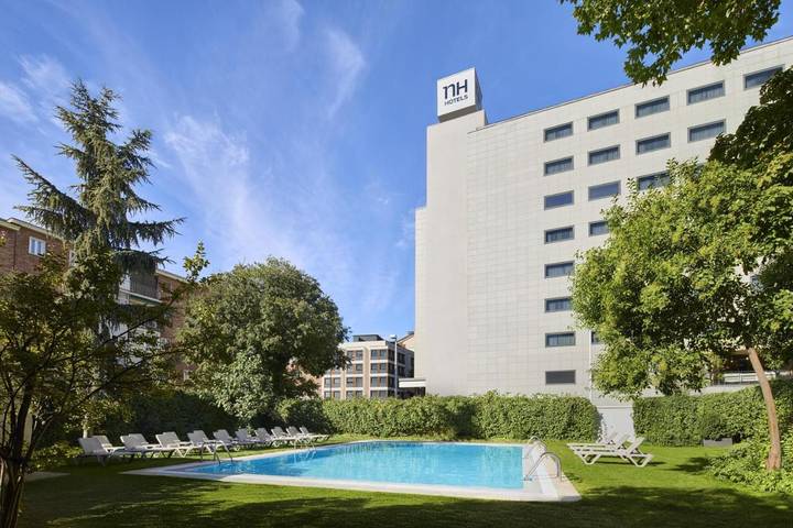 Hotel para 5 personas, con vistas además de jardín y piscina, Se admiten mascotas - 1