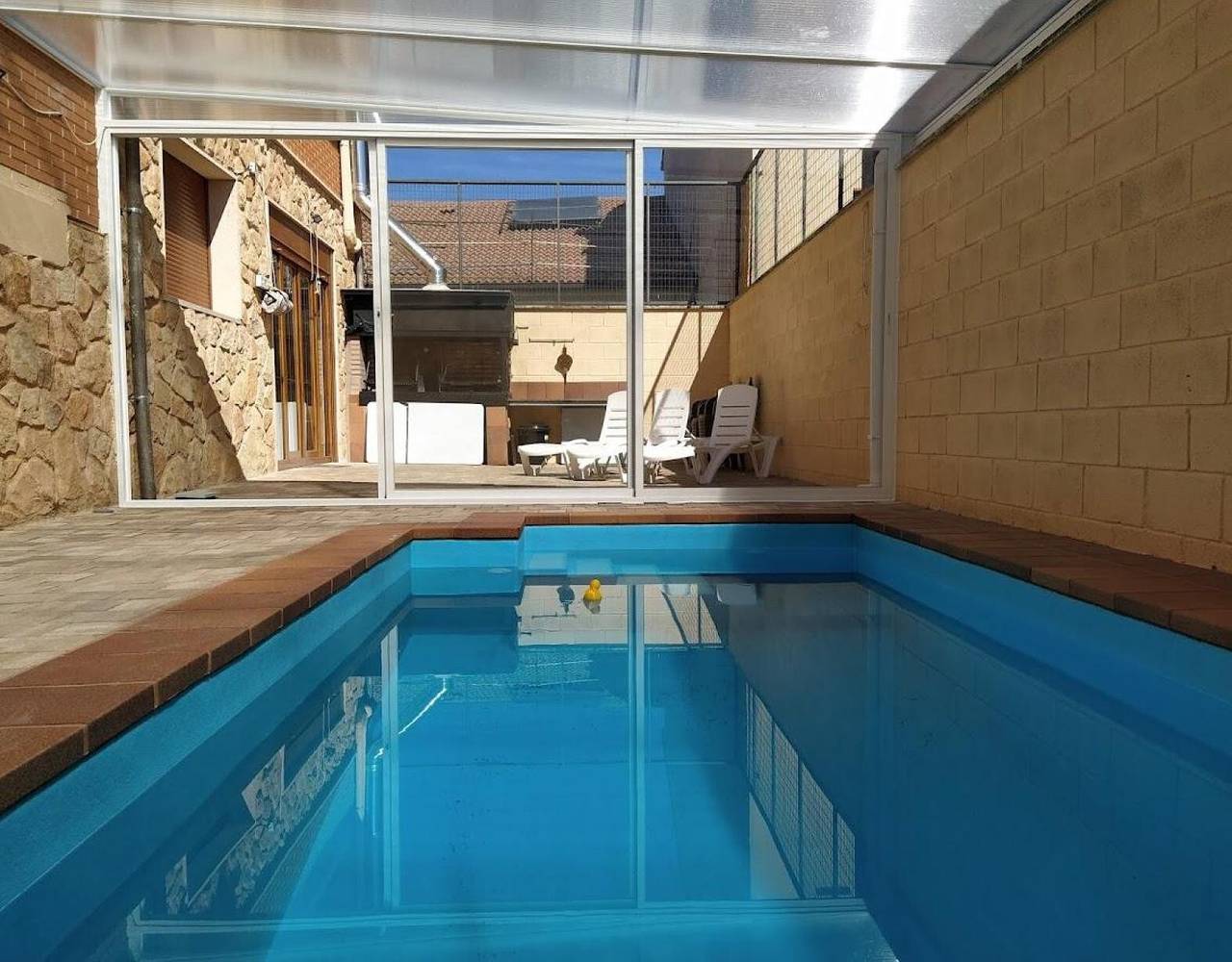 La Casona De Cuellar, casa rural para grupos con piscina en Segovia in Cuéllar , Provincia de Segovia