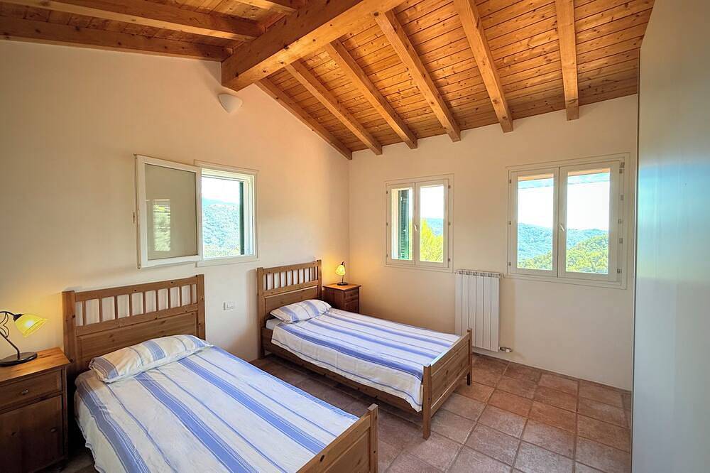 Elegantes Landhaus in ruhiger Hügellage mit Schwimmbad in Dolceacqua, Ligurische Alpen