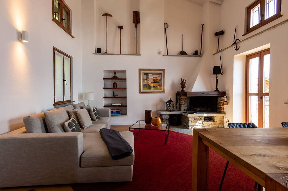 Traumhaftes Landhaus mit wunderschönem Garten und atemberaubendem Blick in Semnago-San Martino, Comune di San Siro