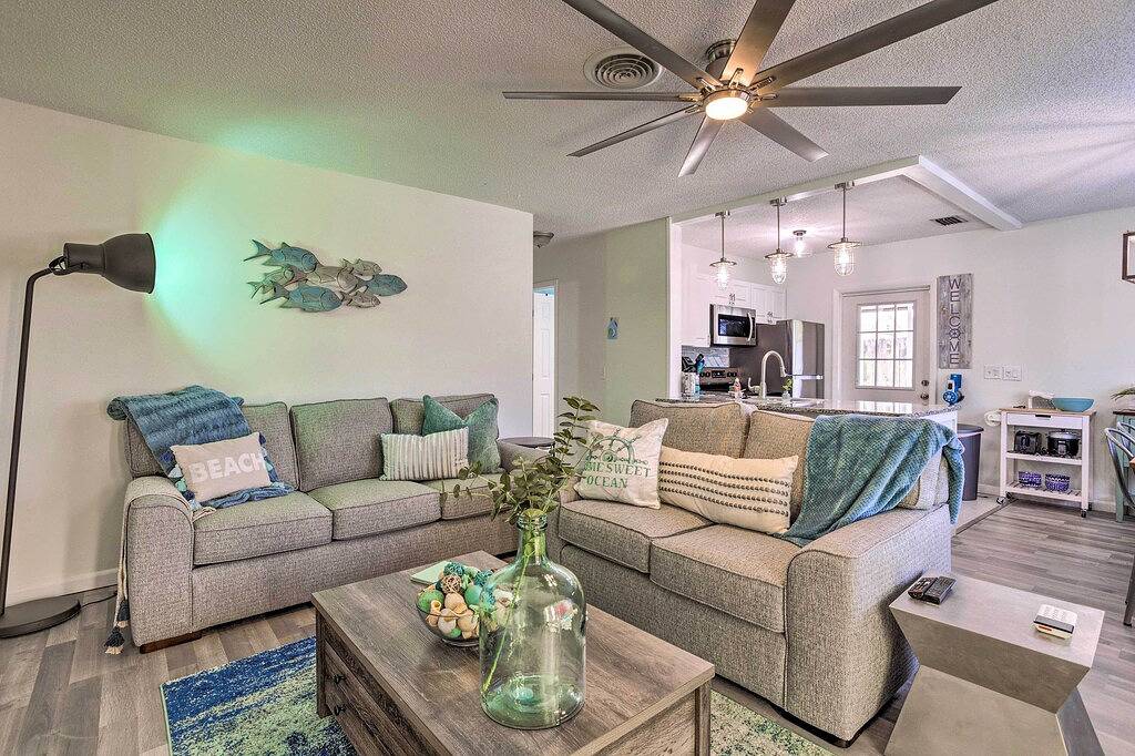 Boat Lovers Paradise: Walk to Private Beach! in Hutchinson Island