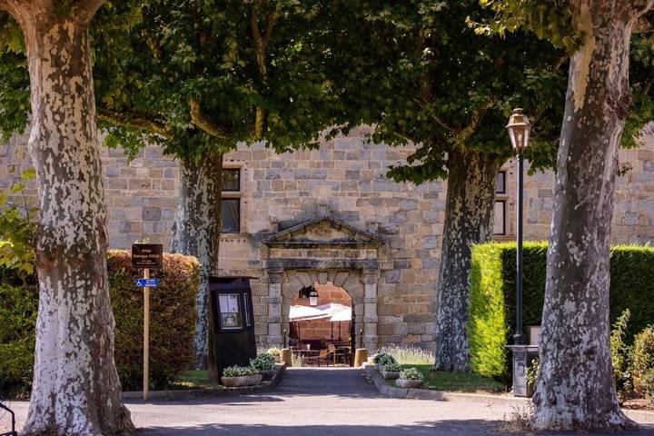Hôtel, avec Terrasse ainsi que Jardin et Piscine