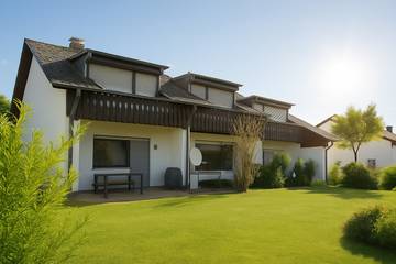 Chalet für 5 Personen, mit Terrasse und Balkon/Terrasse in Winterberg