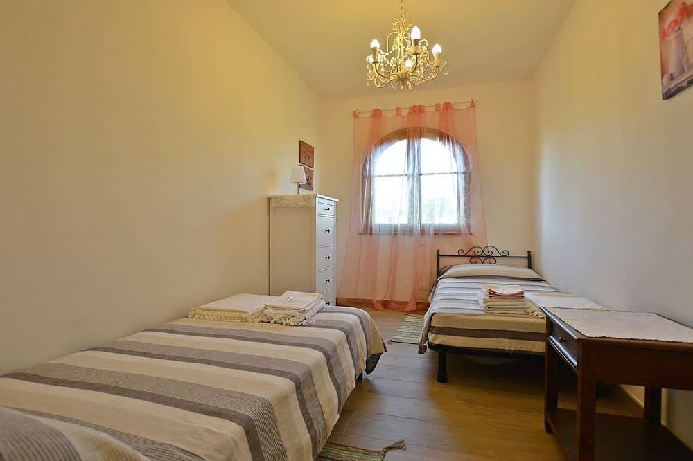 Elegante Einzelvilla mit Garten und Pool 3 km vom Meer entfernt. in Lido di Camaiore, Camaiore