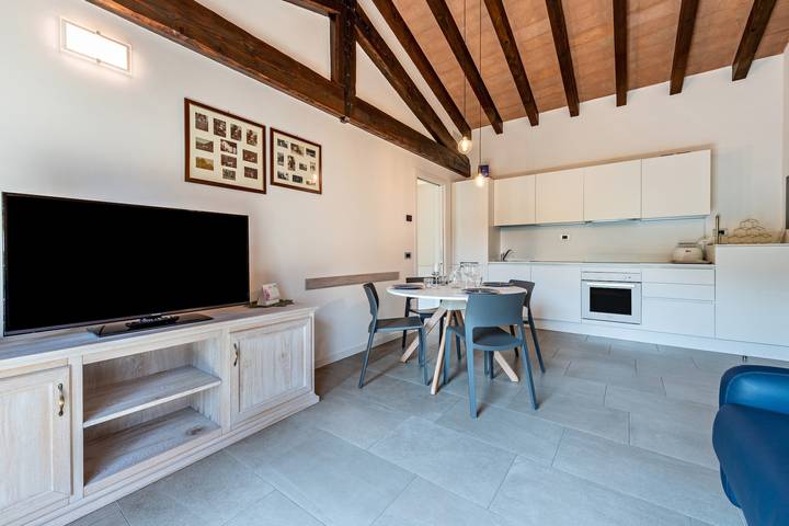 Ganze Wohnung, Ferienwohnung „Al Segnavento Fasanella“ am See mit Pool, Wlan und Garten in Maderno, Toscolano-Maderno