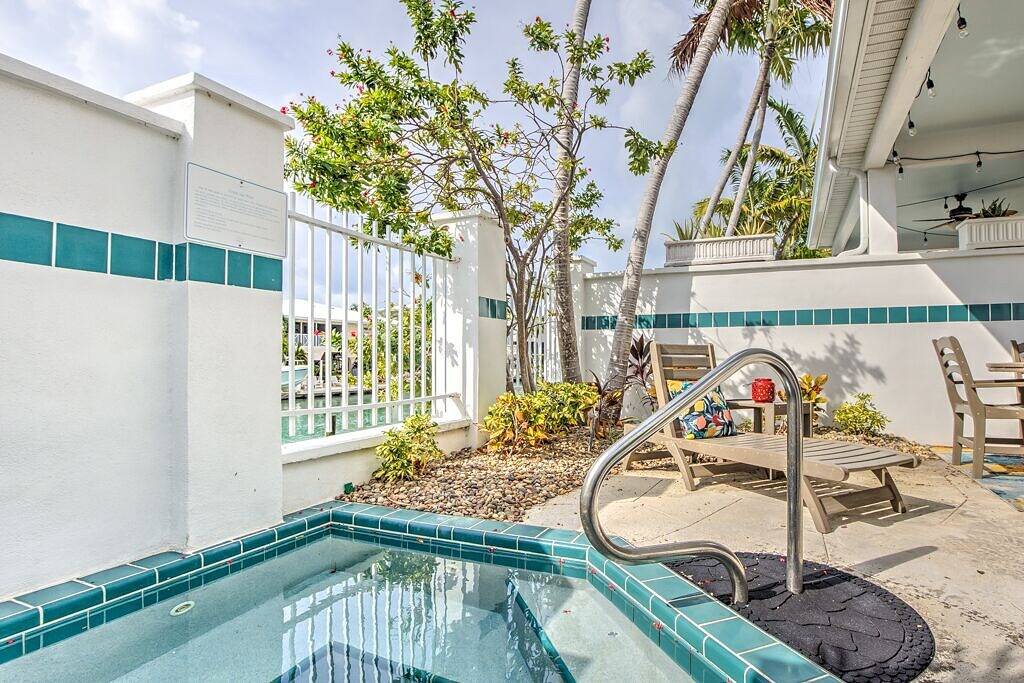 Waterfront Island Escape with Private Plunge Pool in Duck Key, Monroe County