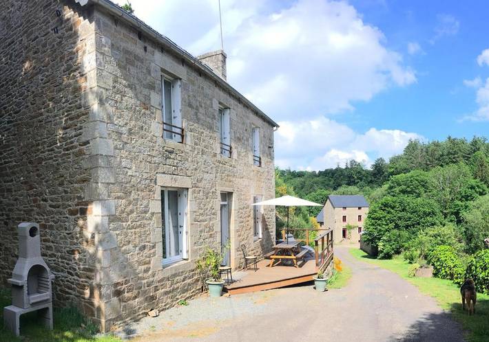 Location de vacances pour 8 personnes, avec Balcon et Terrasse ainsi que Jardin et Vue sur le lac à Le Vieux-Marché