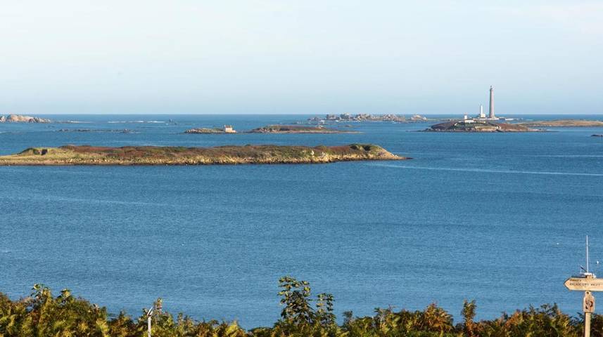 Location de vacances pour 4 personnes, avec vue et jardin à Landéda