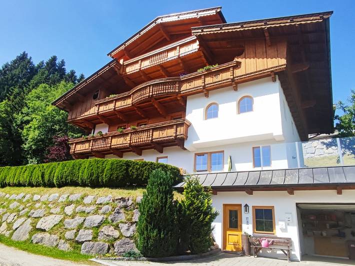 Hütte für 6 Personen, mit Balkon und Ausblick in Wildschönau