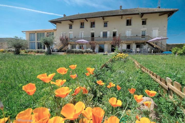 Maison d’hôte pour 4 personnes, avec vue et piscine ainsi que jardin et bassin pour enfant
