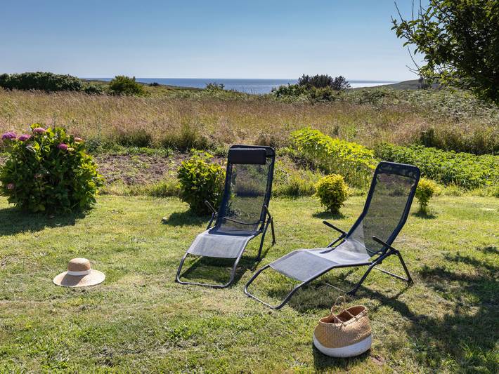 Location de vacances pour 5 personnes, avec jardin ainsi que vue et terrasse à Plogoff - 2