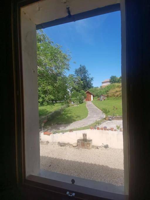 Gîte pour 5 personnes, avec terrasse ainsi que jardin et vue à Saint-Aulaye - 4