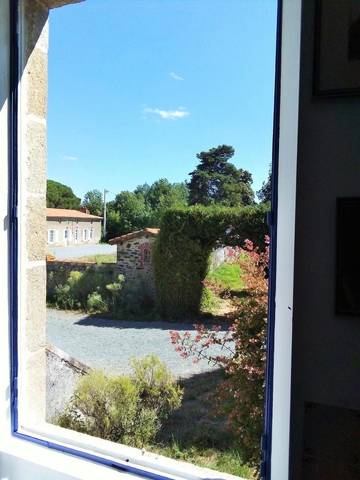 Gîte pour 4 personnes, avec vue et jardin à Vendrennes