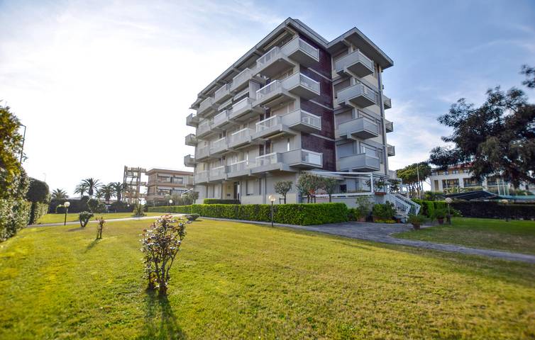 Ferienwohnung für 4 Personen, mit Terrasse in Lido di Camaiore - 2