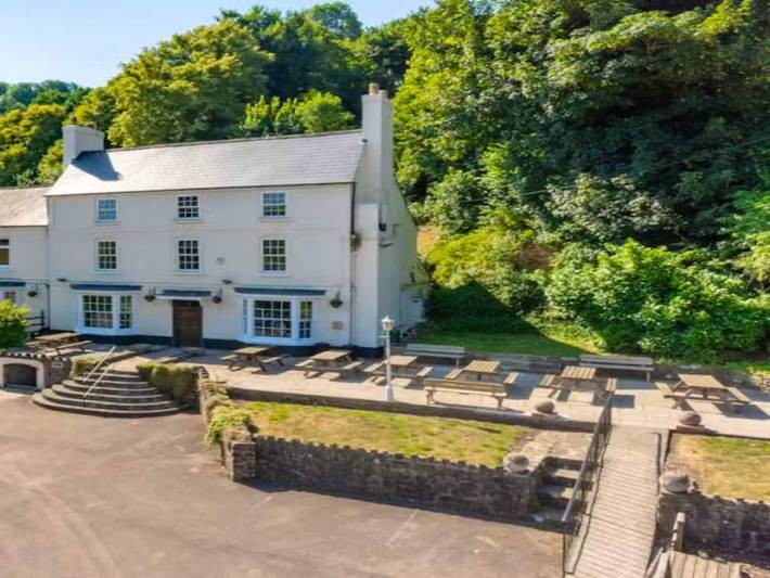 Holiday rental for 26 people, with Balcony/Terrace and Hot tub as well as Terrace and Garden in Forest of Dean