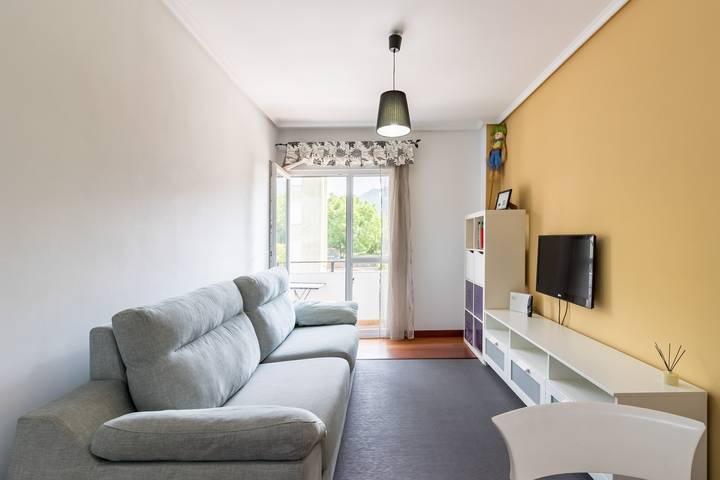 Hel lejlighed, Gibaja Apartment – Quiet Village Stay Near Laredo, Bilbao & Santander in Ramales de la Victoria, Cantabrian Coast