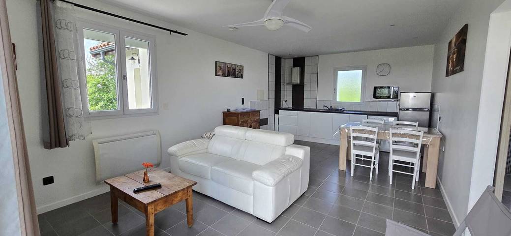 Gîte pour 4 personnes, avec piscine ainsi que jardin et terrasse dans le Gers - 3