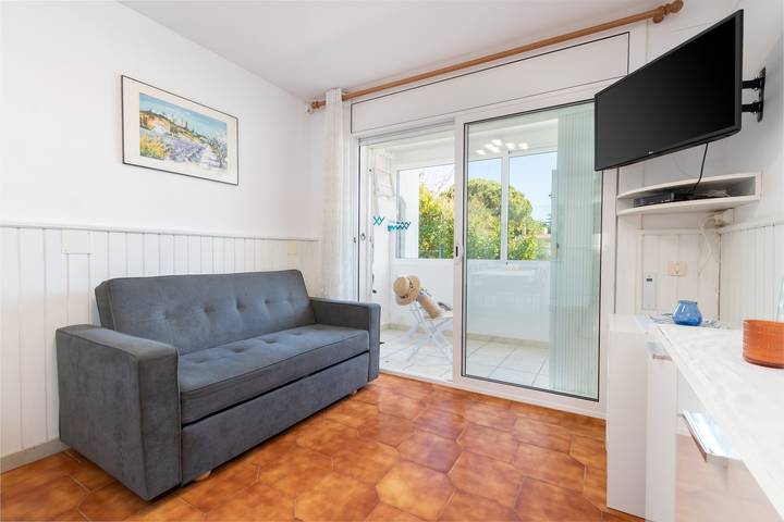 Apartamento entero, Apartamento 'Santana' con terraza privada, balcón, Aa y Wi-Fi in La Escala, Alt Empordà