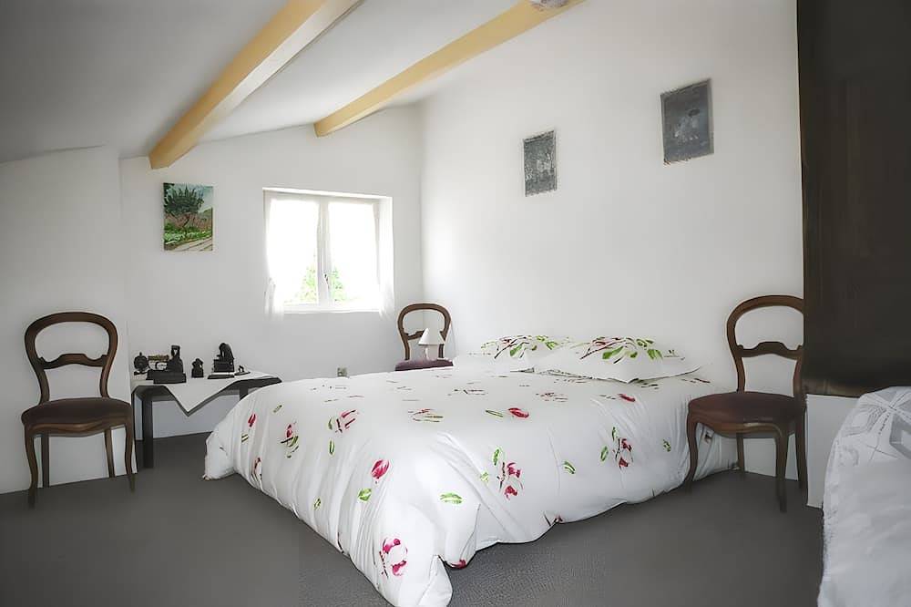 Homerez - Villa élégante à Céreste avec piscine privée et jacuzzi in Céreste, Parc naturel régional du Luberon