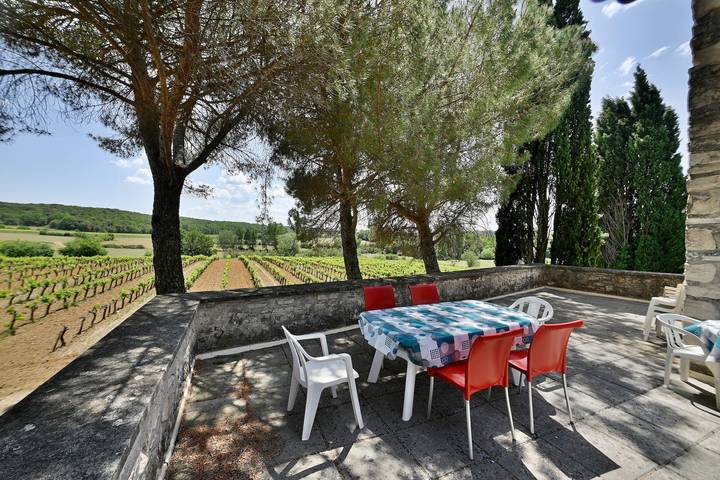 Location de vacances pour 10 personnes, avec terrasse ainsi que jardin et piscine, animaux acceptés à Barjac - 2