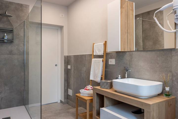 Appartement entier, Appartement de vacances pour 3 personnes avec balcon/terrasse in Darfo Boario Terme, Val Camonica