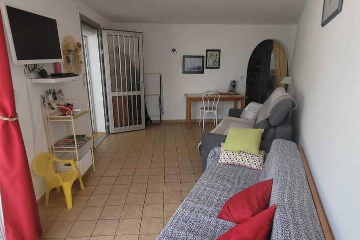 Häuschen mit allem Komfort, eingezäunt und Aussicht aufs Meer in Saint Pierre la Mer, Fleury