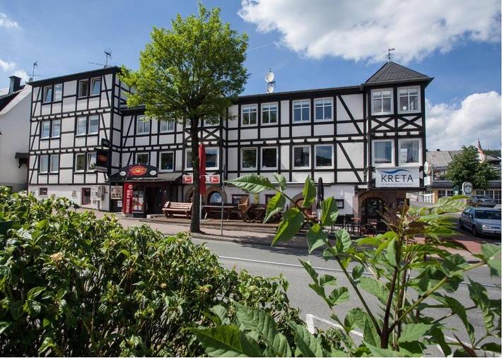 Ganze Wohnung, Landhaus Wiesemann - Parkappartements & Dependance - Low-Budget-Mansardenzimmer in Willingen, die Mittelgebirge