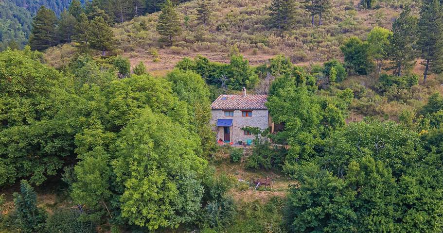 Gîte pour 4 personnes, avec terrasse et jardin