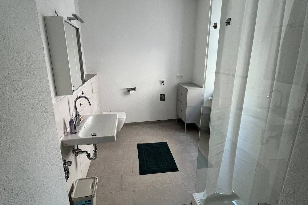Ganze Wohnung, Felsenhöhle - moderne und zentrale Ferienwohnung im Herzen von Wunsiedel in Wunsiedel, Oberfranken