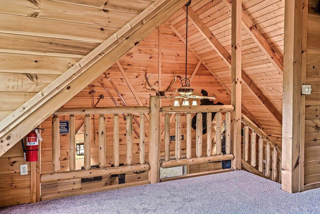 Top Notch, Great Location, Quiet, Seasonal Views in Gatlinburg, Sevier County