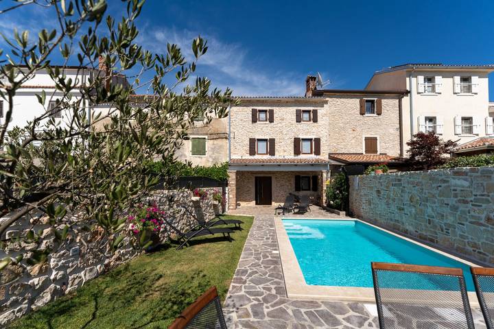 Ferienhaus für 6 Personen, mit Pool und Terrasse