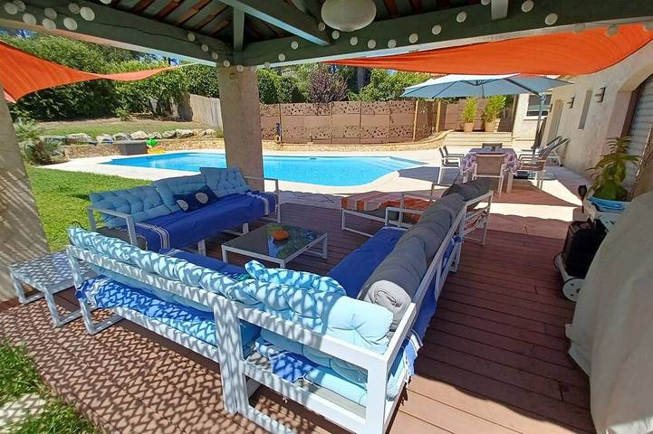 Villa for 6 people, with hot tub and terrace as well as garden in Valbonne