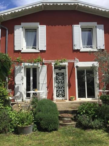 Chambre d’hôte pour 2 personnes, avec terrasse ainsi que jardin et vue dans l' Isère